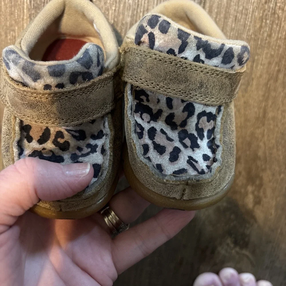 Twisted X Leopard Infant Baby Shoes Size 4M Moc Leather Upper